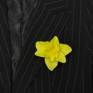 Daffodil brooch Yellow daffodil pin Spring flower hair clip Yellow daffodil hair clip Yellow flower hair pin Real touch flower brooch