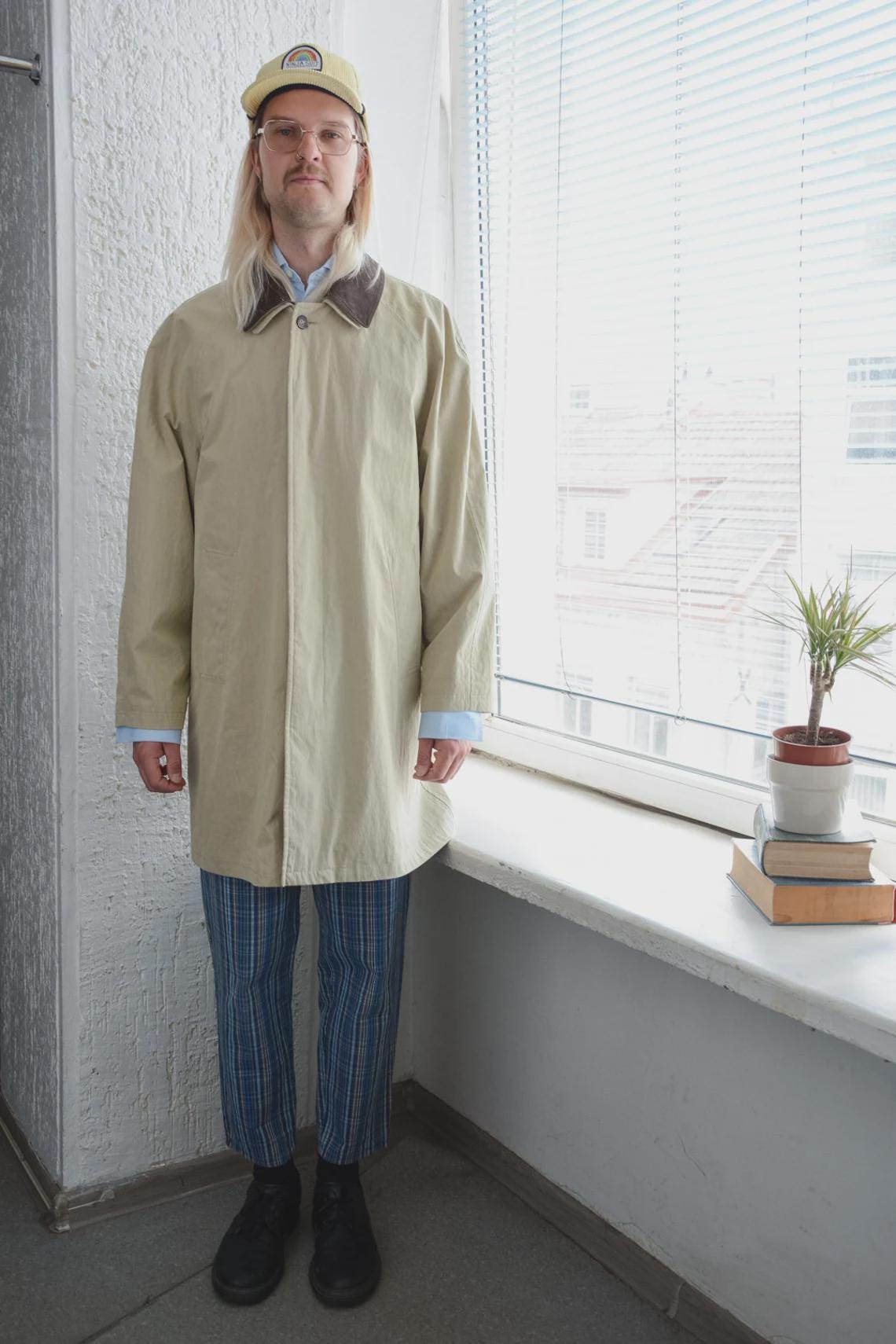 Vintage Classic Beige Trench Style Coat, foto 1 di 4