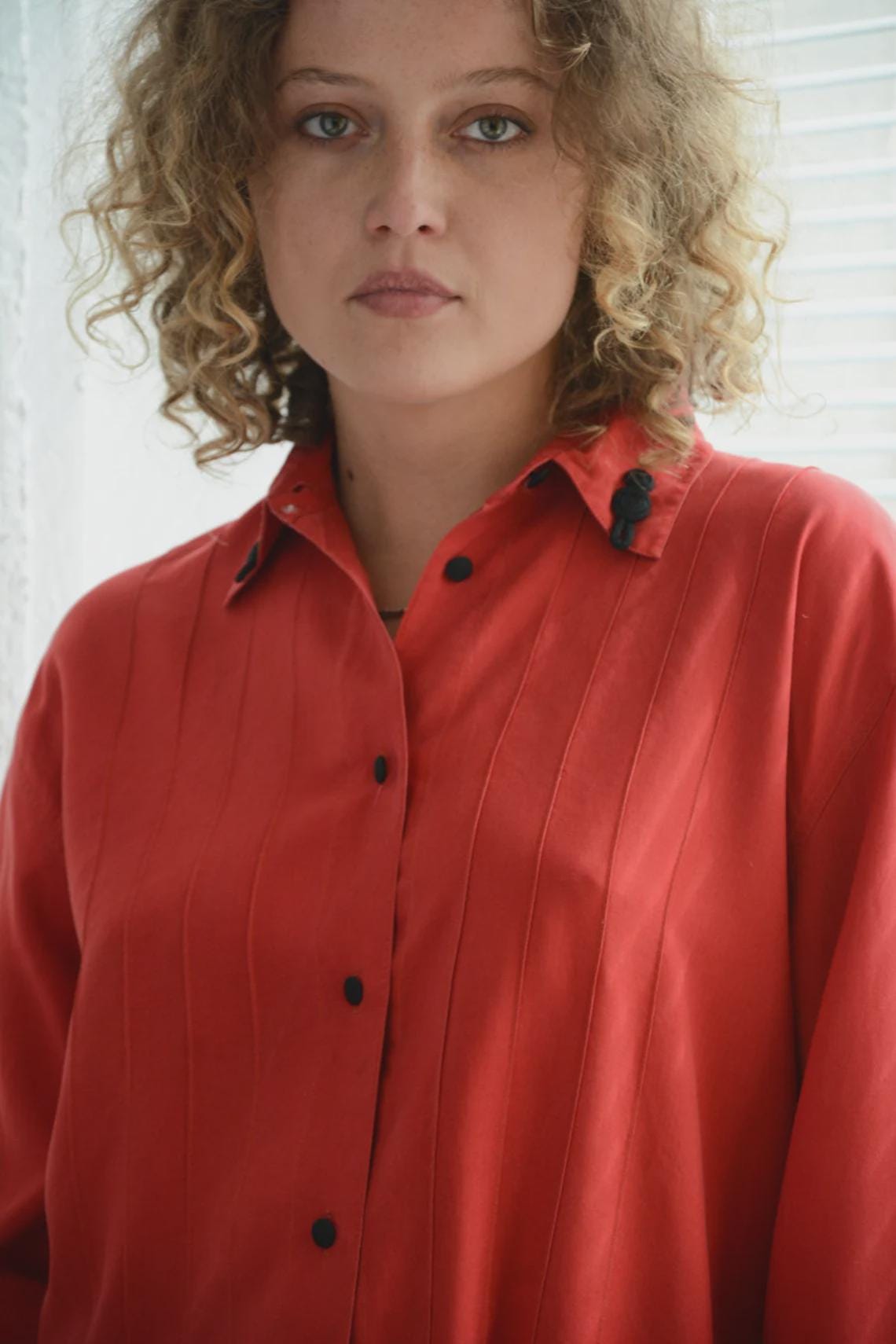 Vintage Bohemian Red Silk Blouse, foto 2 di 4