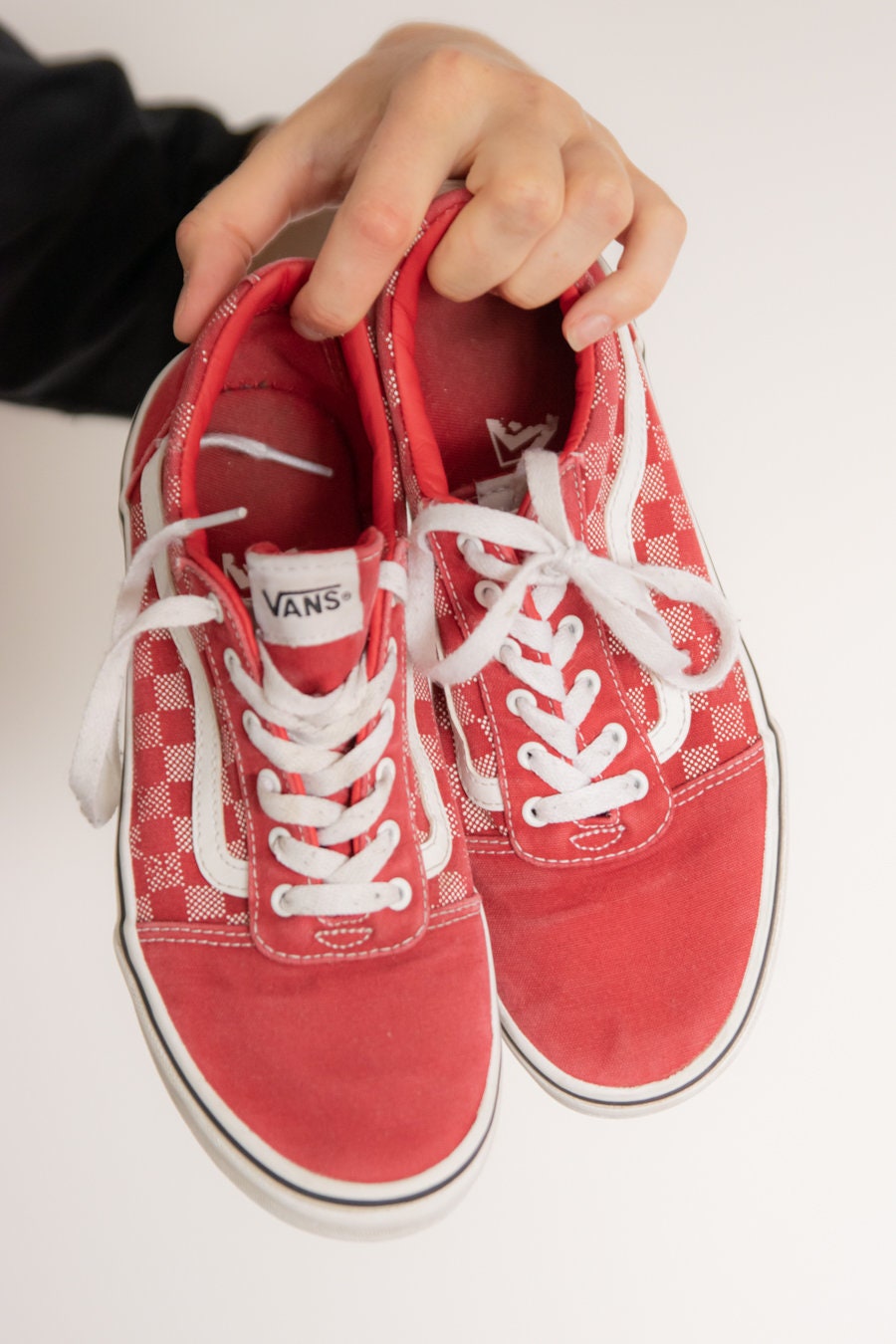 Red checkered vans old skool best sale outfit