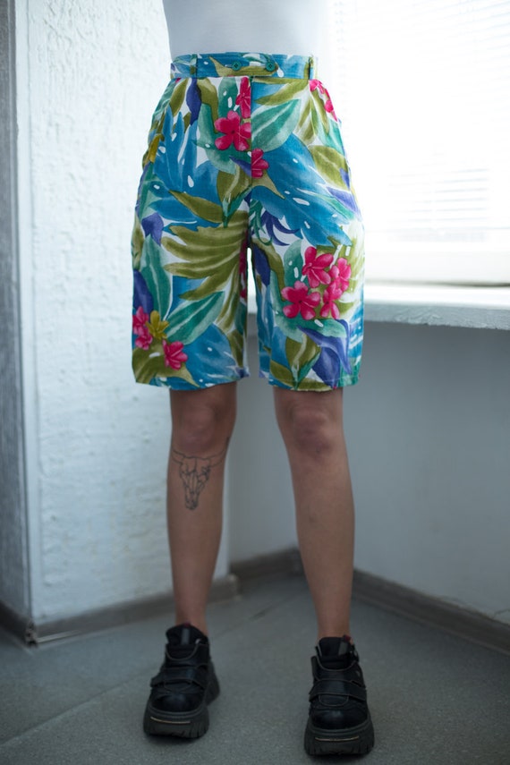 high waisted patterned shorts