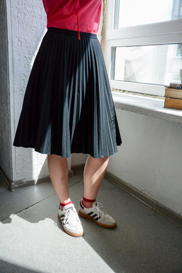 Vintage Black Pleated Wool Blend Midi High Waisted Skirt