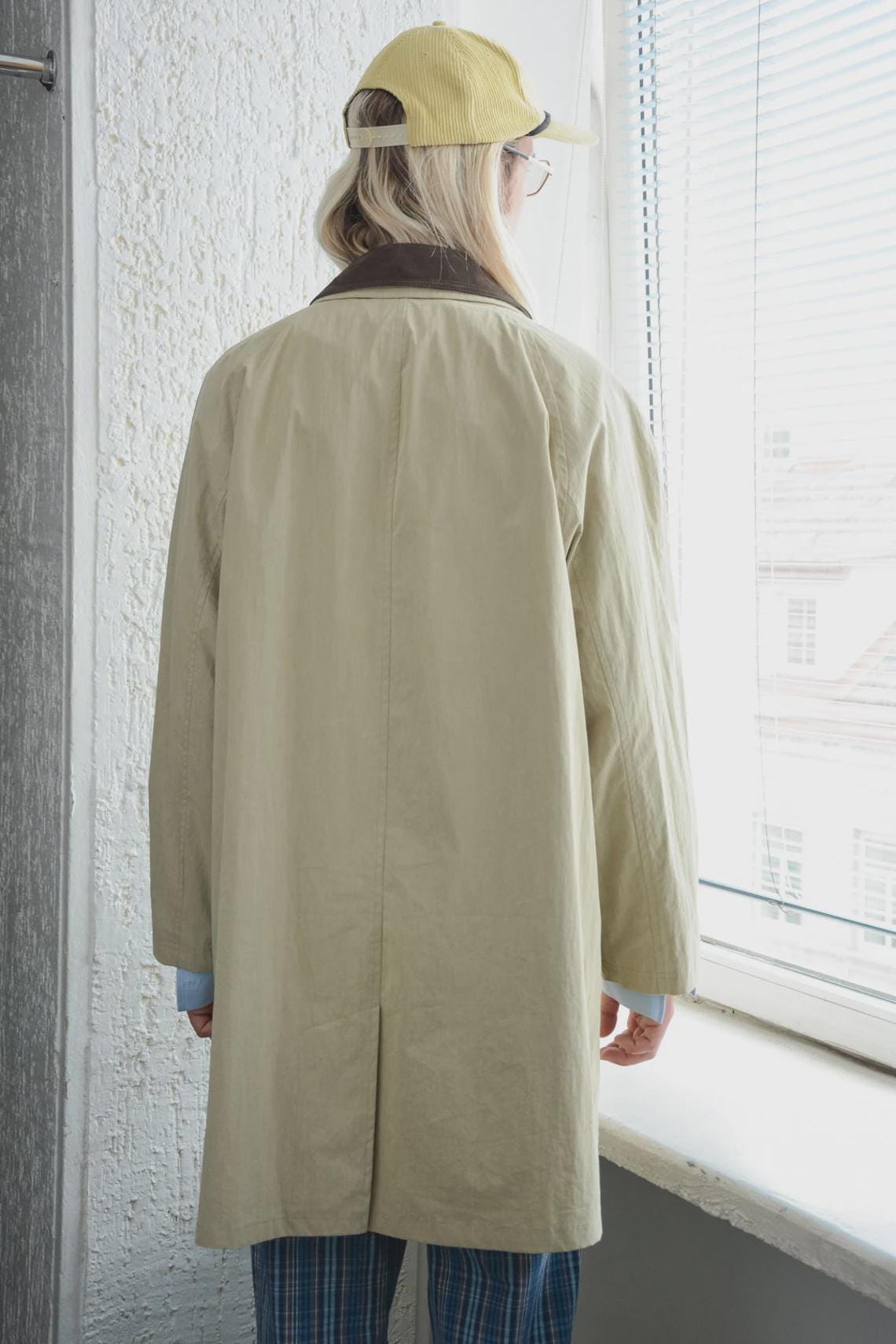Vintage Classic Beige Trench Style Coat, foto 3 di 4