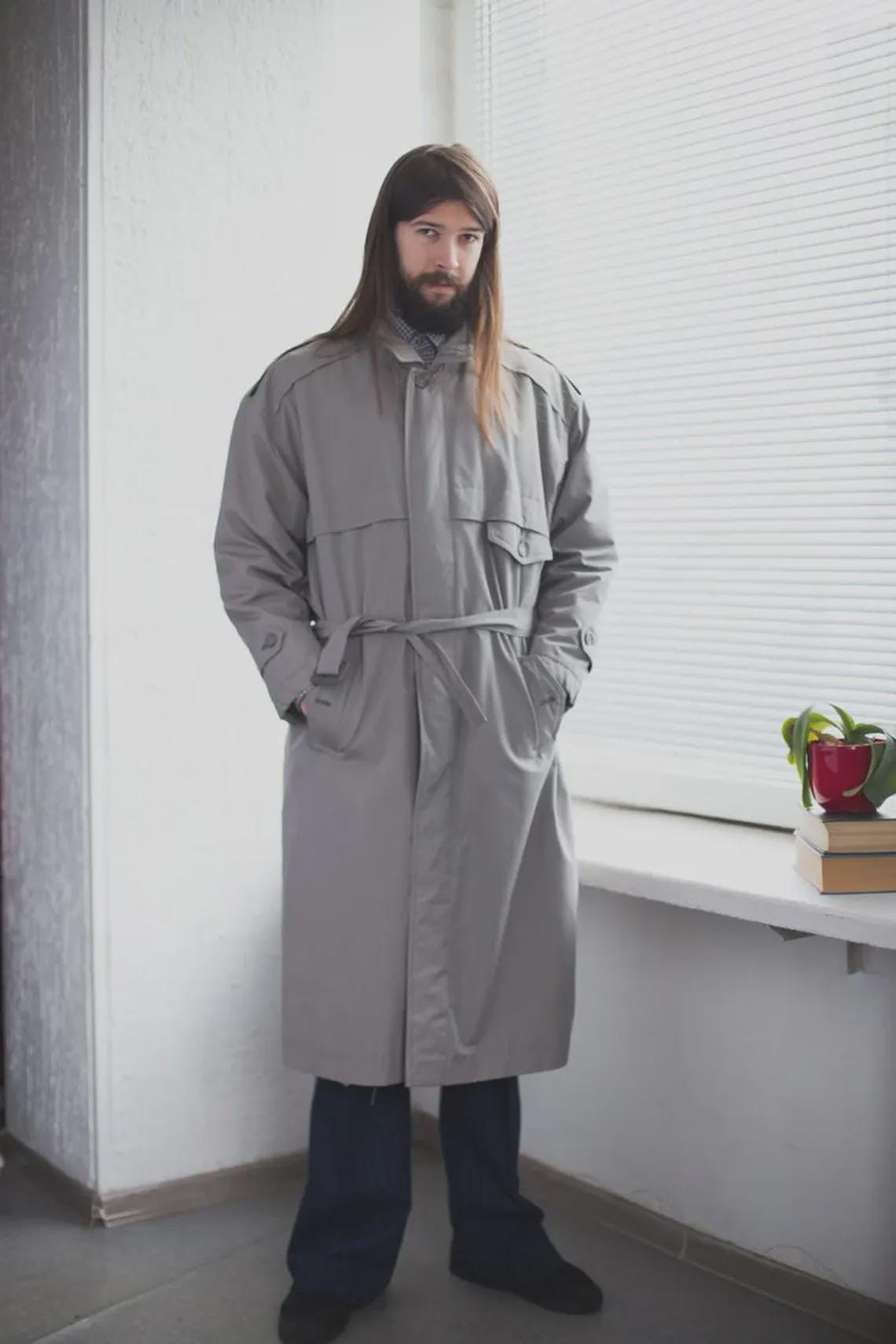 Vintage Minimalist Warm Trench Coat In Grey, foto 3 di 4