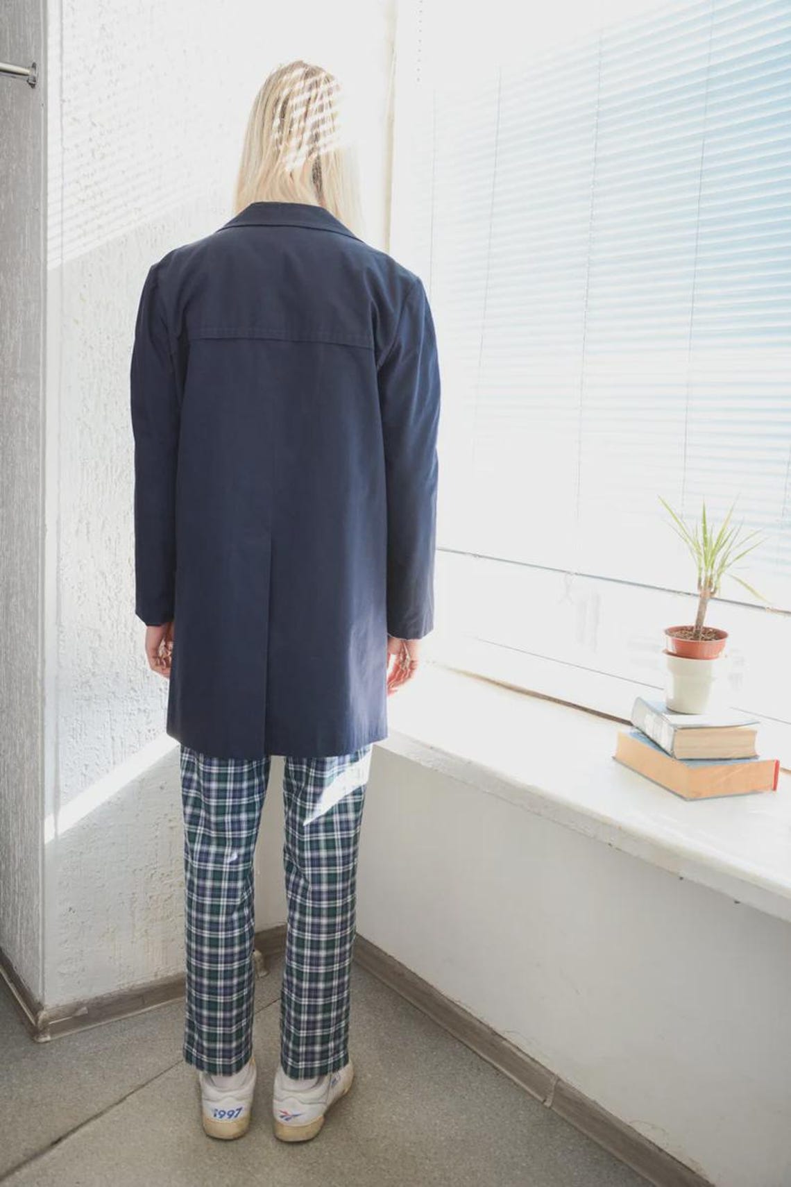 Vintage Classic Navy Blue Trench Coat, foto 2 di 3