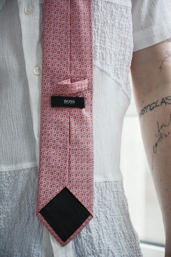 pink hugo boss tie
