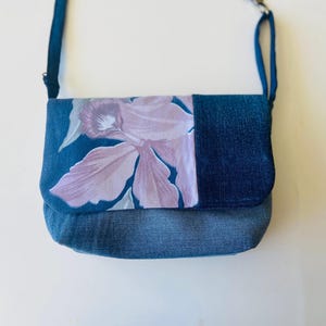 Sac à main bandoulière cartable en tissu recyclé avec bandoulière réglable - Denim tropical et imprimé floral