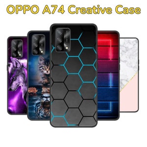 Könnte beinhalten: Fünf verschiedene Handyhüllen für das OPPO A74. Die Hüllen zeigen eine Vielzahl von Designs, darunter ein Wolf, der zum Mond heult, eine Katze, ein geometrisches Muster, ein Neonlicht-Design und ein Marmormuster.