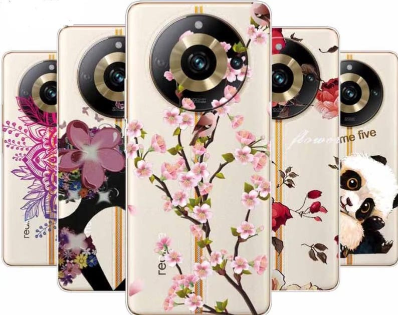 K&ouml;nnte beinhalten: F&uuml;nf verschiedene Handyh&uuml;llen mit verschiedenen Designs. Die H&uuml;llen sind alle transparent und haben einen goldenen Rand. Die Designs umfassen ein Mandala, eine Silhouette einer Frau, ein Blumenmuster, einen Pandab&auml;ren und ein Blumenmuster mit dem Text "flower me five".