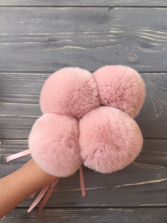 Fluffy pom poms for baby hats Clearance