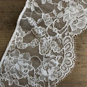 1 meter of narrow, inelastic fringe lace made in Germany by CHANTY - width 15 cm - hand-cut eyelash lace - made in Germany