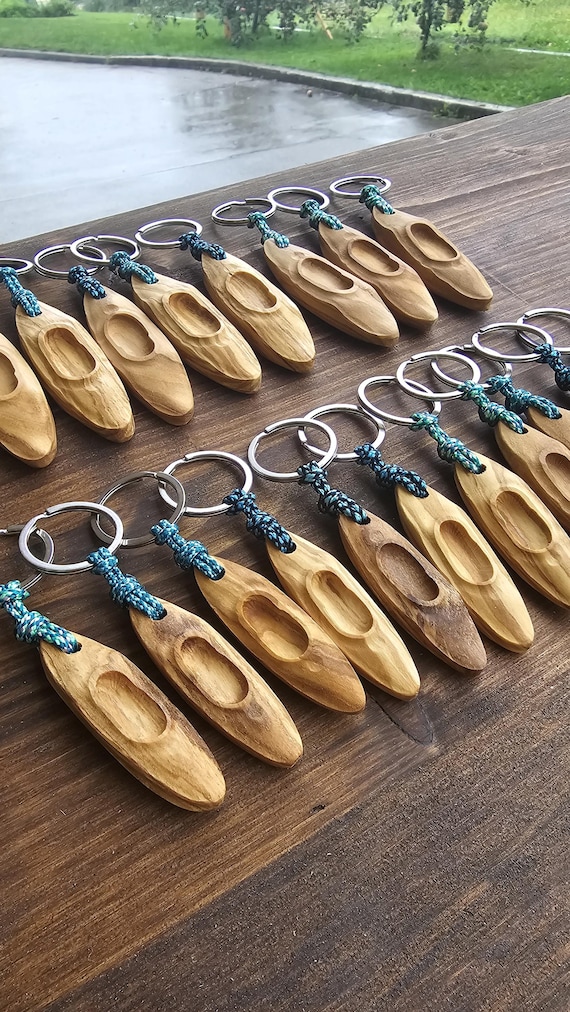カヤックキーホルダー、オリーブウッド、手作りの木製カヤック - Etsy 日本