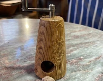 Nutmeg mill made of oak with dns grinder
