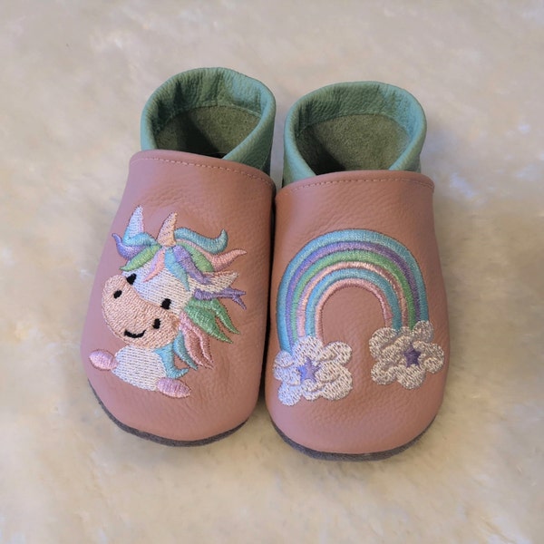 Lederpuschen Babys - Krabbelschuhe Einhorn - Hausschuhe Kinder - Design Regenbogen und Einhorn - Rosa/Mint