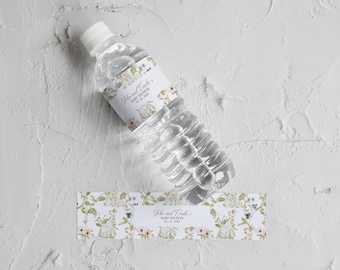 Er is een konijntje onderweg Etiket waterfles babyshower | Afdrukbaar, 8 x 2" dranketiketten | Bewerkbare canvassjabloon | Direct downloaden | bssb