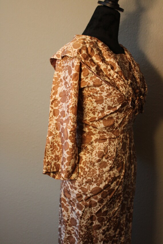 Vintage 1950s White and Brown Floral Wiggle Dress… - image 6