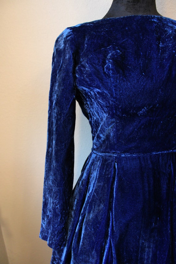 Vintage 1960s Blue Velvet Long Sleeve Dress - image 5