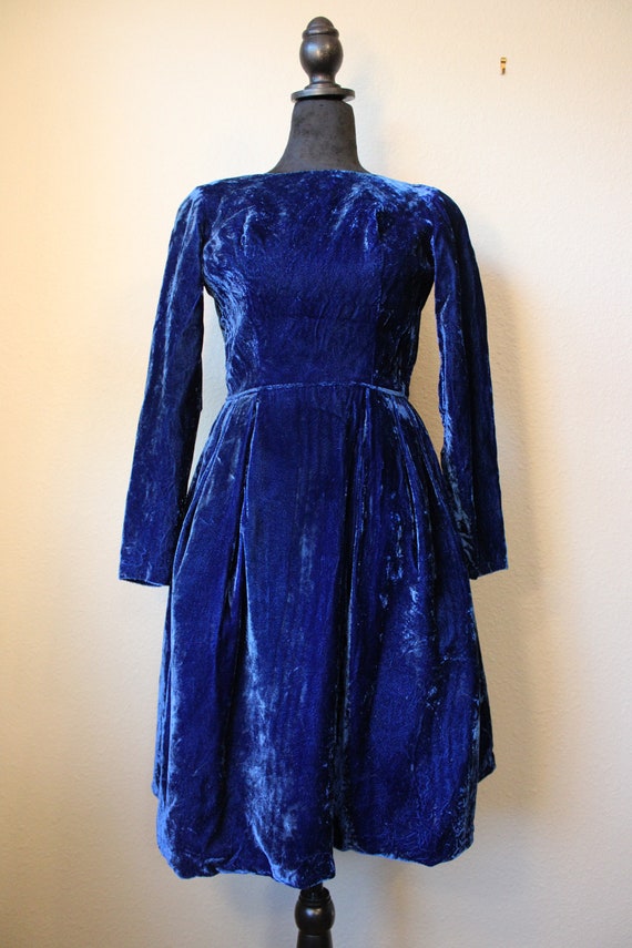 Vintage 1960s Blue Velvet Long Sleeve Dress - image 4