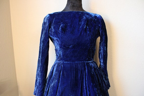 Vintage 1960s Blue Velvet Long Sleeve Dress - image 3