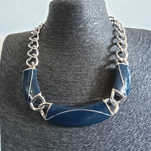 Vintage jaren 90 gesigneerde MONET verzilverde ketting met 3 grote marineblauwe geëmailleerde schakels, zeldzame statement-ketting