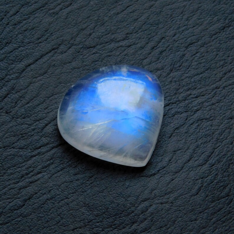 Very High Quality,Amazing Beautiful Blue flashy,100/% Natural,AAA+++Rainbow Moonstone Cabochon Gemstone,Heart Shape,Size25x24x8MM Weight34Cts