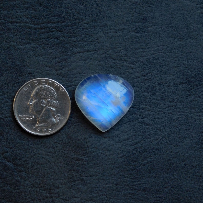 Very High Quality,Amazing Beautiful Blue flashy,100/% Natural,AAA+++Rainbow Moonstone Cabochon Gemstone,Heart Shape,Size25x24x8MM Weight34Cts