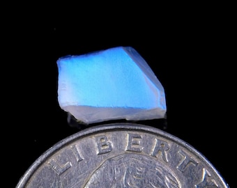 AAAA++++Super Top Roher Regenbogen Mondstein Rohstein,Roh Scheibe roh,Schöne Blaue auffällige rohe roh,100% Natürlicher Roher Regenbogen,Größe10x7MM,4.00Carat.