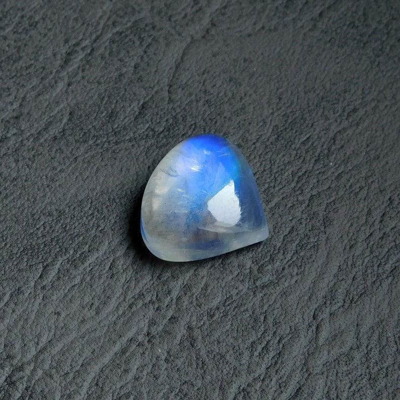 Very Beautiful Awesome Blue flashy,100/%Natural AAA+++Rainbow Moonstone Cabochon Gemstone,Heart Shape,Size17x15x7MM Weight13Cts Pendant stone