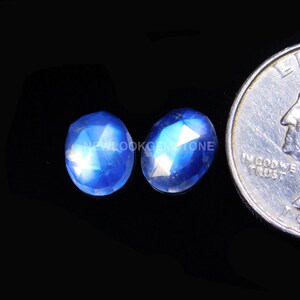 AAA + + + Piedra lunar de arco iris de alto grado, par de coincidencia aproximada, 100% natural excelente azul justo, corte rosa, forma ovalada, tamaño10x8MM calibrado, 5.50Carat
