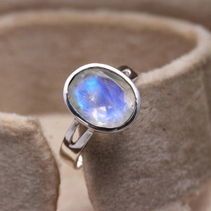 Moonstone Handmade 925 Solid Sterling Silver Blue Flashy Ring,100%Natural,Oval Shape Faceted Designer Moonstone Ring,June Birthstone Ring,