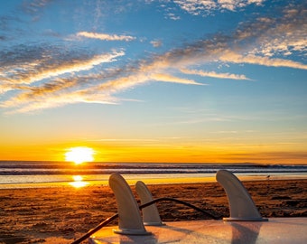 フォトパネル Surfboard on the beach at sunset フォトパネル Surfboard on the beach at sunset 4枚セット 分割 海