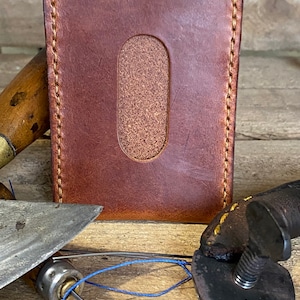 Porta carte di credito slim in pelle, fatto in inglese, cucito a mano, regalo per lui, regalo del 3 ° anniversario, castagno