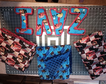 LOOK Cars McQueen Kleinkind Bettlaken - Spannbettlaken - Decke - Kissenbezug - Vorhang weitere Muster. Kontaktiere mich!!