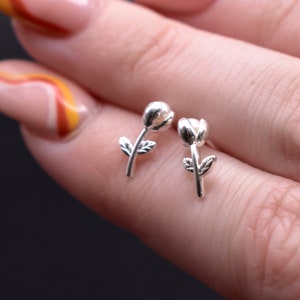 Flower Stem Dainty Stud Earrings with Pearls in 925 Sterling Silver