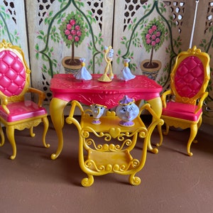 Disney Princess Ultimate Castle Stół Belle i wózek na herbatę