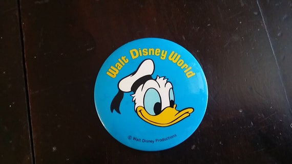 Donald Duck pin