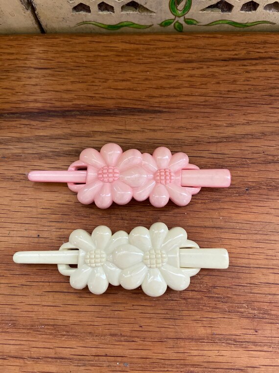 Two vintage hair accessories - image 1