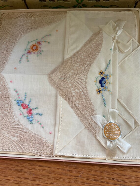 Vintage Linen Handkerchief with Lace Edge Gem