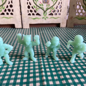 Vintage M.U.S.C.L.E men toy figures glow in the dark
