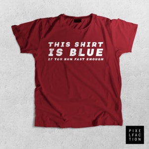 Questa maglietta è blu se corri abbastanza veloce camicia, fisica, magliette a spostamento rosso scienza, astrofisica, fisico Jersey Tee