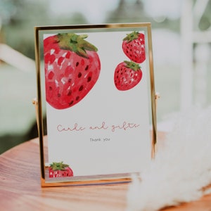 MARGOT - plaque pour cartes et cadeaux de baby shower aux fraises, modèle de plaque de table de baby shower aux baies sucrées, plaque de cadeaux de baby shower aux fraises rouge