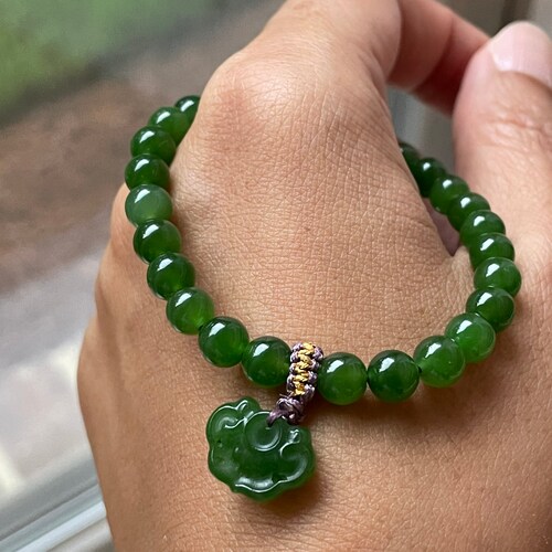 Quality hotsell Jade Green Beaded Bracelet with Ruyi Charm (100% Natural) (天然和田玉碧玉手串配如意頭吊飾)