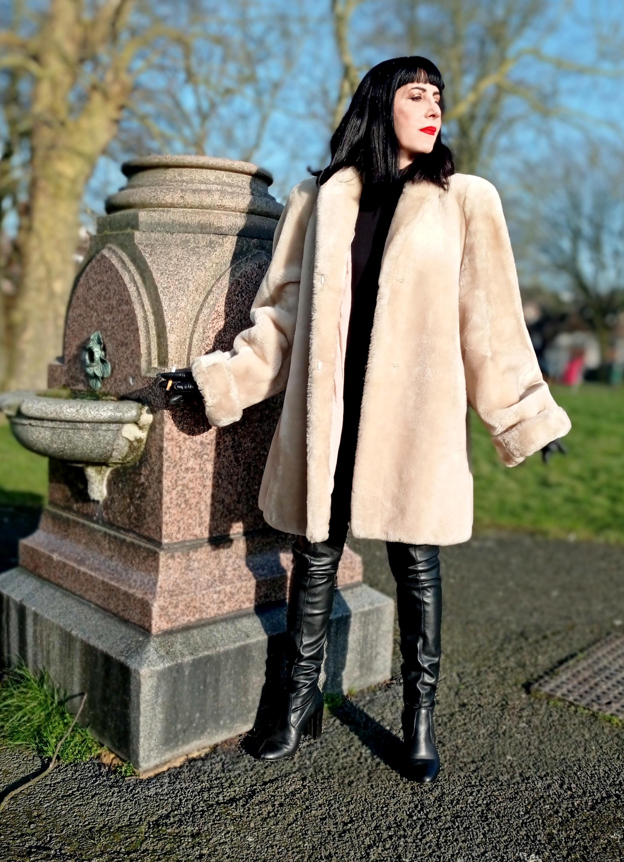 Vintage 1980s shearling sheepskin mouton fur coat cream beige swing trapezium style padded shoulders stunning soft sleek
