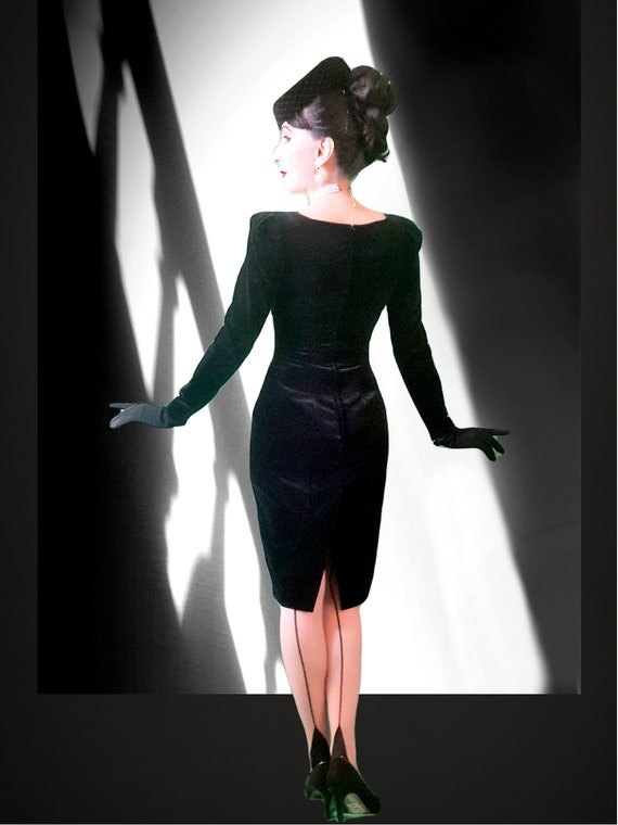Vintage 1980s Does Femme Fatale Film Noir 1940s 1950s Vamp Black Wiggle  Dress Bodycon Velvet Shoulder Pads Thornton Hall NZ Couture RARE -   Israel