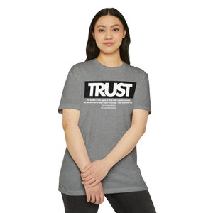 TRUST • Koszulka unisex CVC Jersey T-shirt • Tańsza wersja CVC tylko w jednym kolorze. Sprawdź wersje bawełniane, jeśli nie masz alergii.