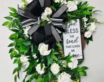 Corona floral para uso diario, corona en blanco y negro, corona clásica para puerta de entrada, regalo para el Día de la Madre, regalo para agente inmobiliario, corona floral con vegetación exuberante.
