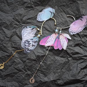 Pendiente de aro con alas de mariposa: sin perforaciones, con alas de hada rosas o azules, ligero y de fantasía, regalo para ella.