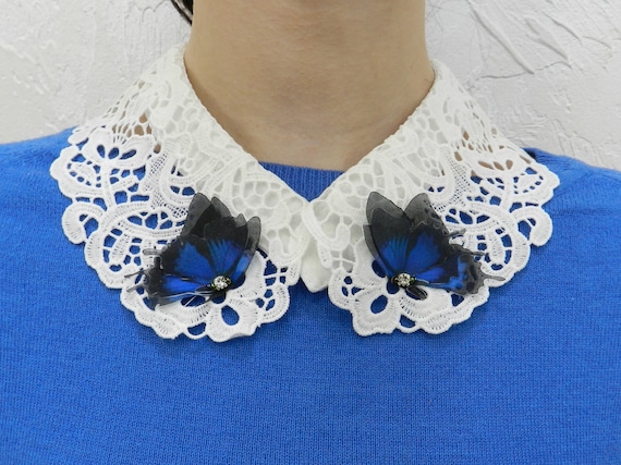 Detachable white lace collar with butterflies lapel pins