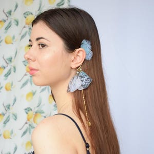 Butterfly Wings Ear Cuff – oorschelp zonder piercing met roze of blauwe feeënvleugels, lichtgewicht fantasie-oorbel cadeau voor haar