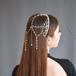 クリスタルゴールドチェーンヘッドピース - オリエンタルブライダルヘアジュエリー、ビーズヘアベール、結婚式やフェスティバルルックのための女神の王冠 画像 3